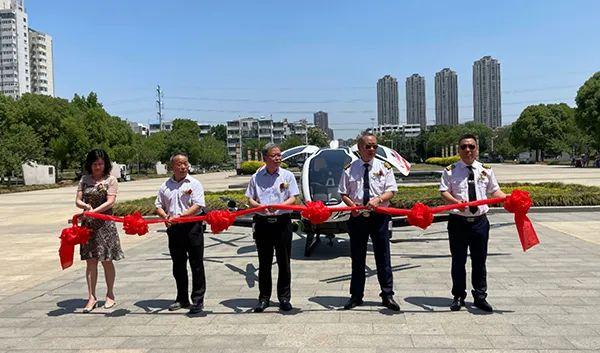 国内首款载人无人机在徐州云龙湖试飞成功